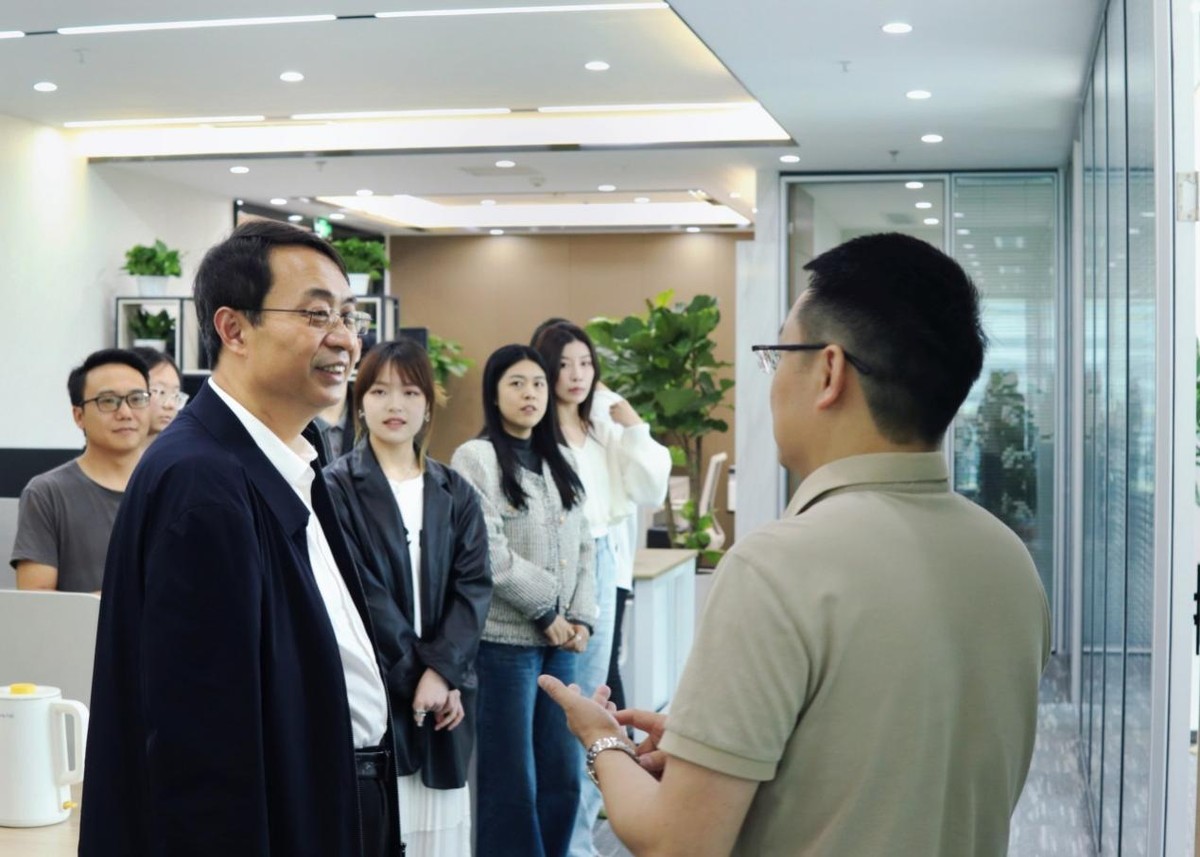 呂鴻赴重慶和四川國傳調研 蒞臨環(huán)球人物西南中心指導