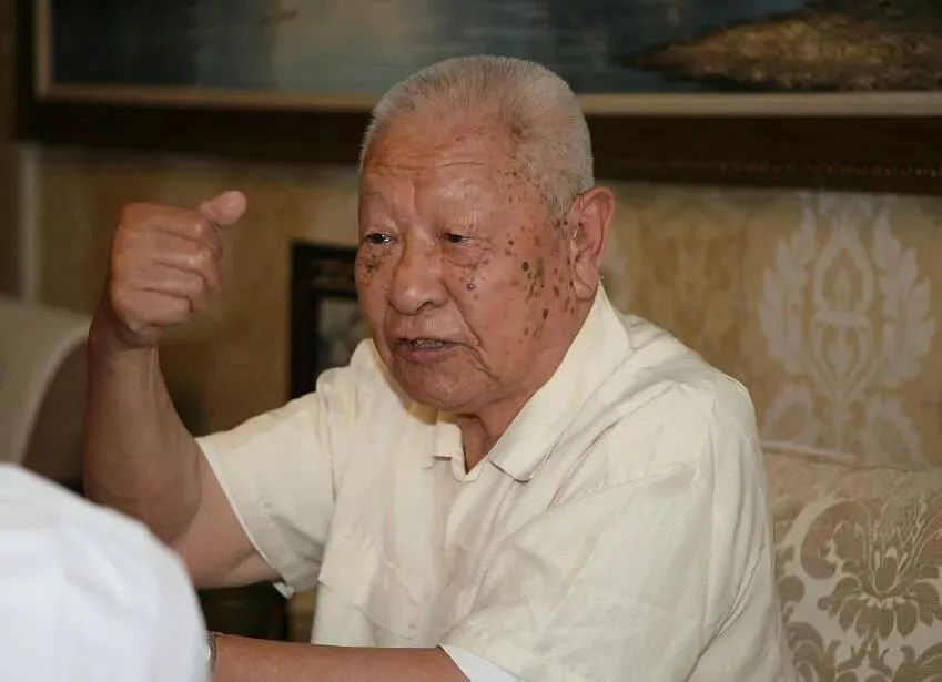“神炮將軍”去世，打最狠的仗，寫最美情書
