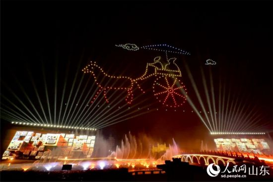 尼山圣境動態(tài)光影將觀眾帶入歷史情境。 人民網(wǎng) 喬姝攝
