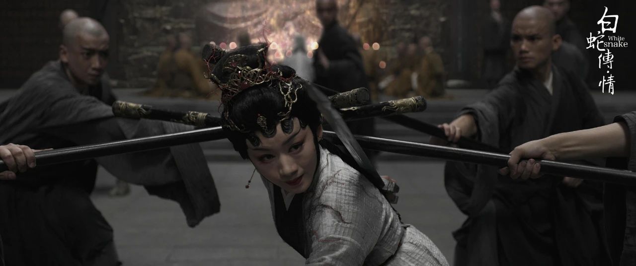 一對(duì)水袖單挑十八羅漢，她主演的《白蛇傳·情》打破了戲曲電影的票房紀(jì)錄