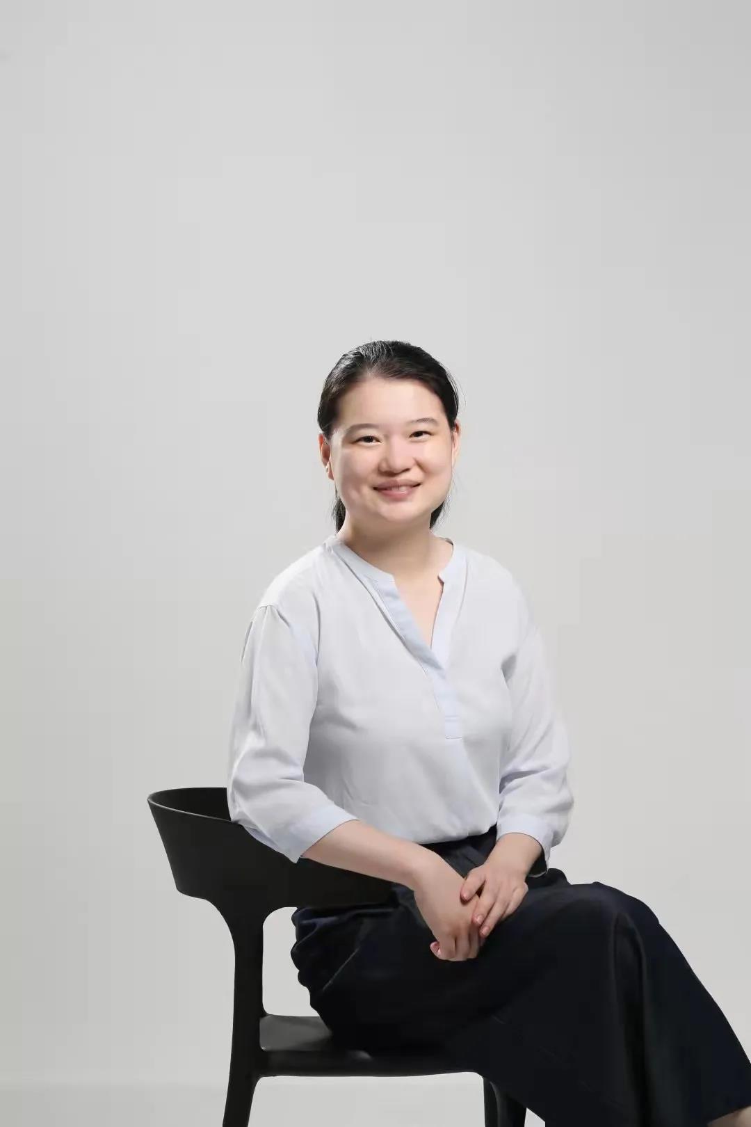 “90后”編劇溫方伊，10年前《蔣公的面子》轟動一時(shí)，如今把王蒙作品搬上舞臺