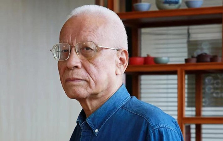 他73歲上B站抖音開直播，提出“敬畏歷史”