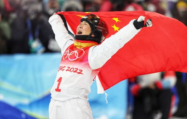 徐夢(mèng)桃：為夢(mèng)想堅(jiān)持 拼出冬奧冠軍