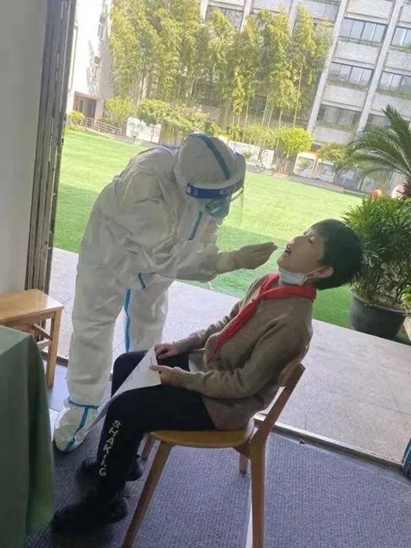 認不出爸媽的他們,怎么還被網(wǎng)友點贊了?
