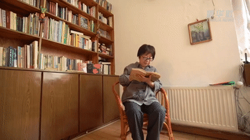 灶邊、菜場(chǎng)、廢品棚......他們忙于生活，卻也向往“遠(yuǎn)方”