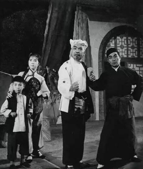 沒想到吧！焦裕祿還是個(gè)能唱、會(huì)跳、愛打籃球的“文青”