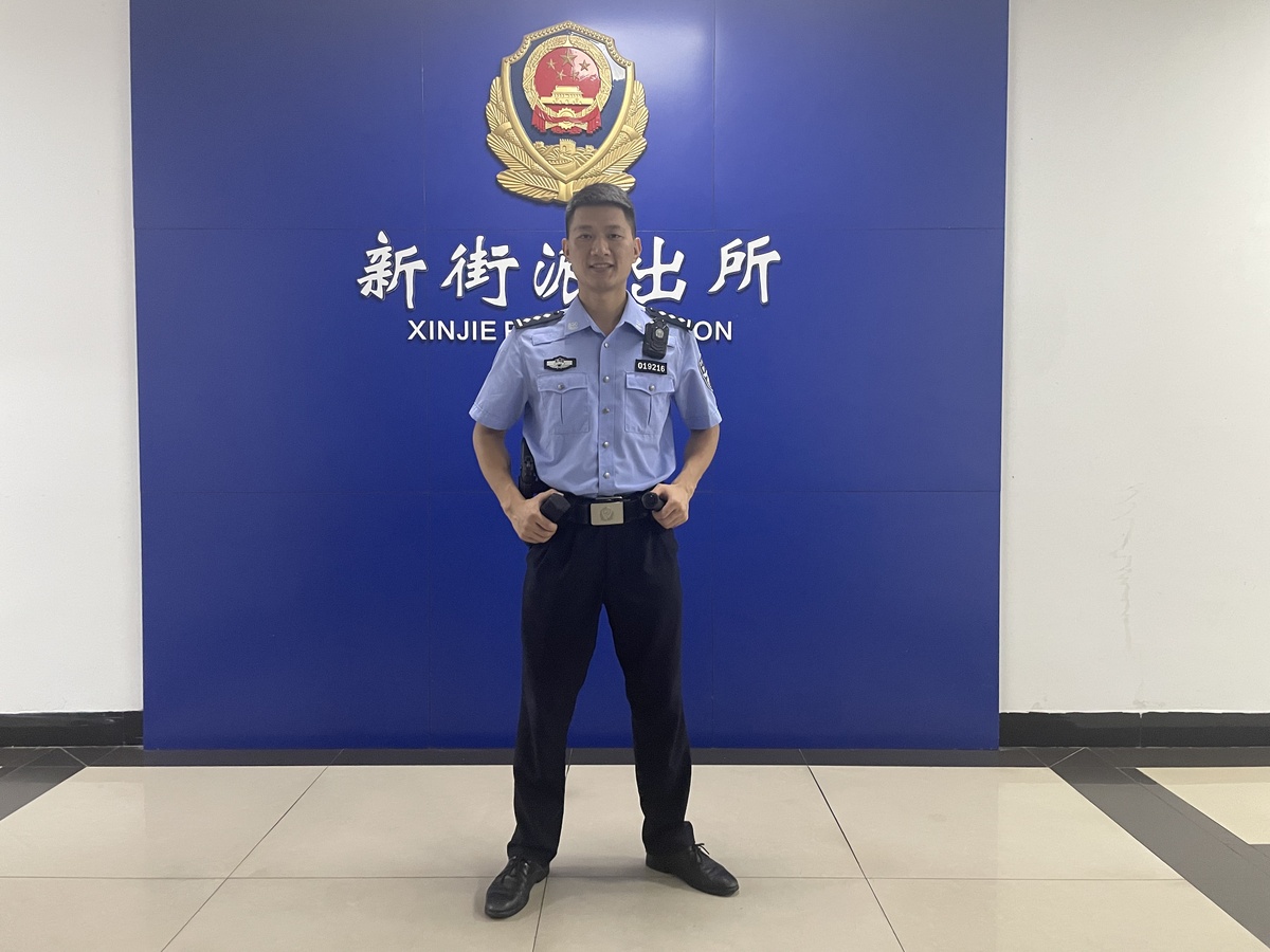 自貢救人民警談“走紅”：換作是誰(shuí)，都會(huì)義無(wú)反顧