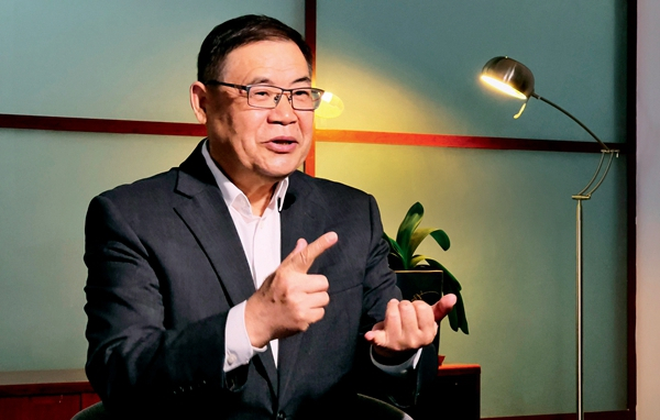 專訪氣候變化專家潘家華：“可再生能源，我們‘風’‘光’無限”