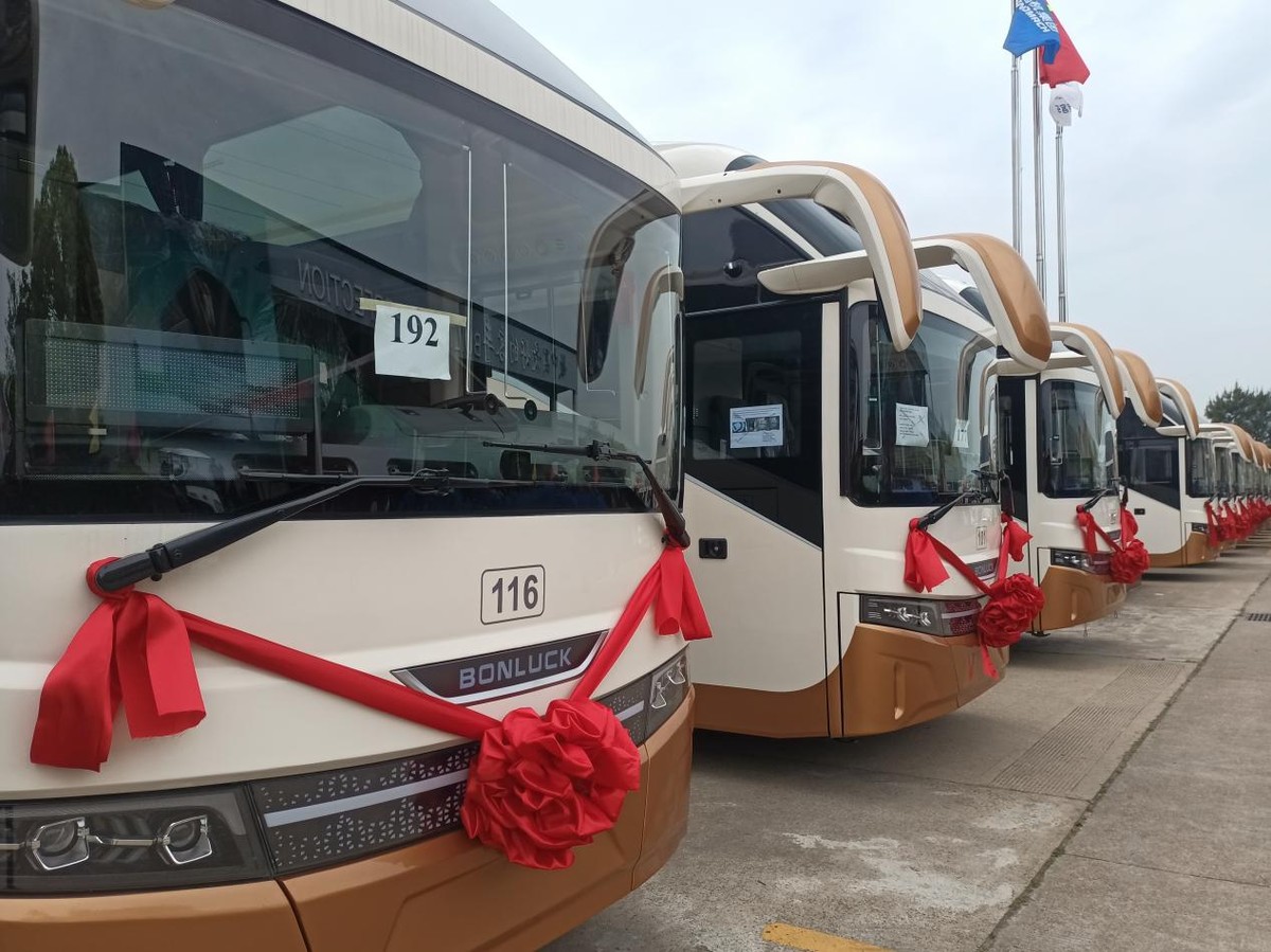 “經開制造”乘風出海，300余臺豪華客車奔赴沙特