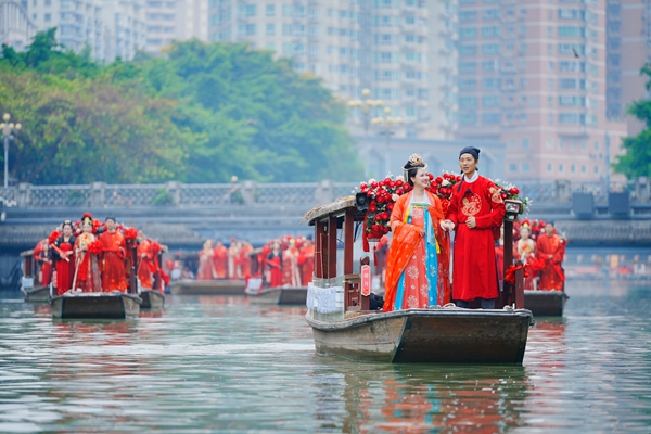 成都錦江區(qū)第三屆新就業(yè)形態(tài)勞動者520集體婚禮浪漫舉行
