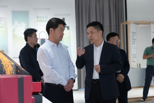 陜西省渭南市臨渭區(qū)委常委、宣傳部長張占權(quán)調(diào)研人民文創(chuàng)華東中心