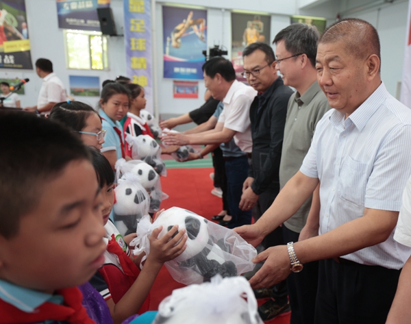 中航集團助力蘇尼特右旗開展主題活動