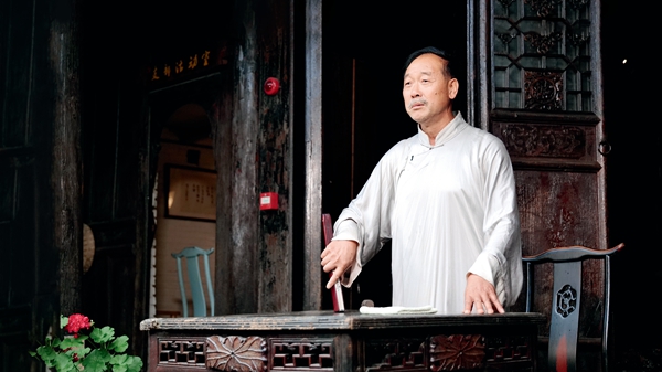 雷棚評(píng)書人 古城“活招牌”