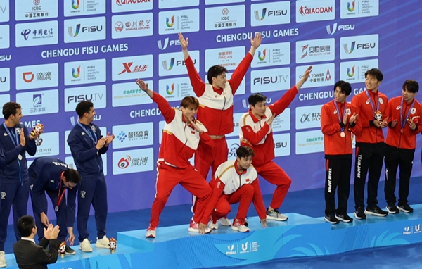 游泳收官！中國(guó)隊(duì)男子4x100米混合泳接力破賽會(huì)紀(jì)錄奪冠
