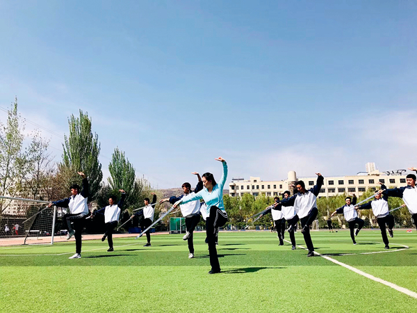 “女俠”圈粉百萬