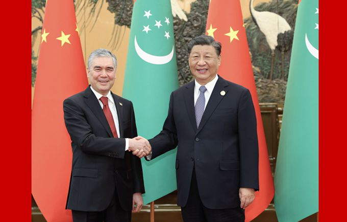 習(xí)近平會(huì)見(jiàn)土庫(kù)曼斯坦民族領(lǐng)袖、人民委員會(huì)主席別爾德穆哈梅多夫