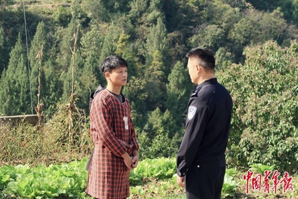 找到那個(gè)頭破血流的年輕人......