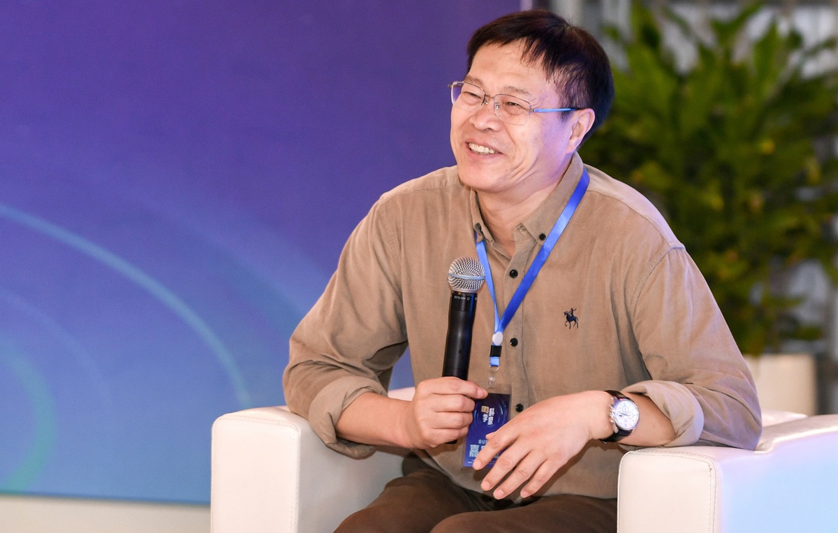 北京化工大學(xué)教授、遼寧省“能源材料化工重點(diǎn)實(shí)驗(yàn)室”主任邱介山發(fā)言