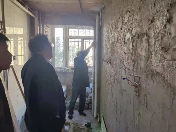漏水糾紛險釀“鄰里大戰(zhàn)” 魯谷人民調解員當好“和事老”促和諧