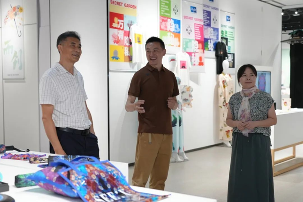 以文創(chuàng)賦能農(nóng)創(chuàng)，衢州學(xué)院考察團到訪人民文創(chuàng)進行深入交流