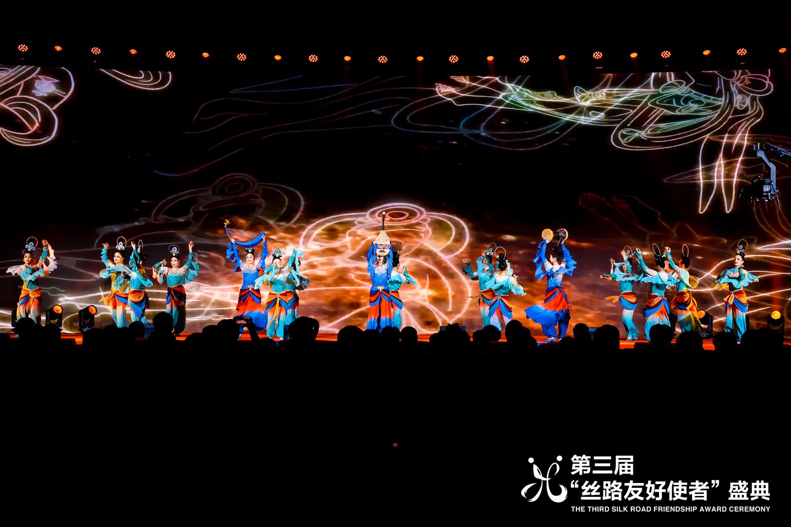 第三屆“絲路友好使者”盛典信物發(fā)布，人民文創(chuàng)“絲路寶船”傳遞絲路情緣