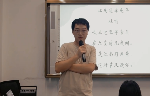 專訪｜“夢(mèng)想中的語文老師”高盛元，貼著人心講詩(shī)