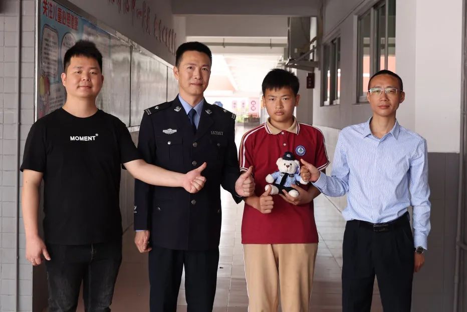 一通電話(huà)，一命救下！“小孩哥”厲害了！