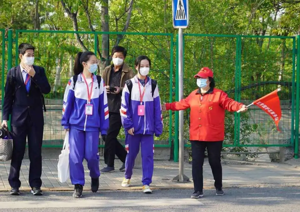 二十年如一日 “義工奶奶”張國清的護(hù)學(xué)路