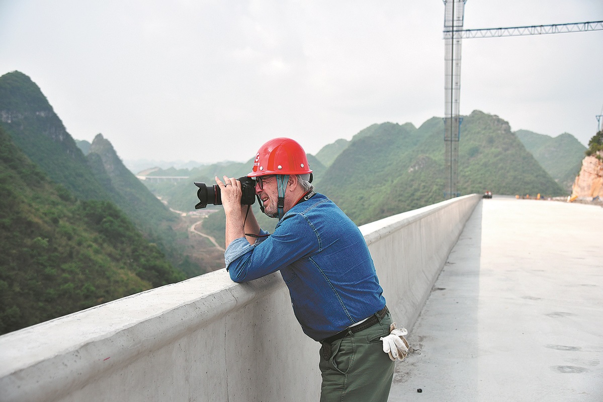 French photographer snaps Guizhou bridge project