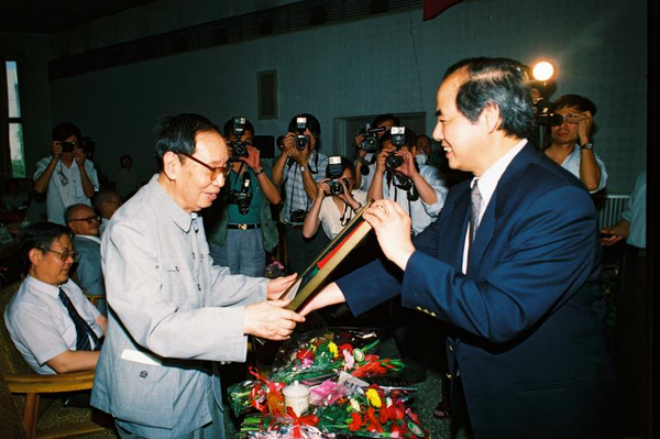 中科院高能所原所長緬懷李政道：他在高能物理的危急關(guān)頭力挽狂瀾