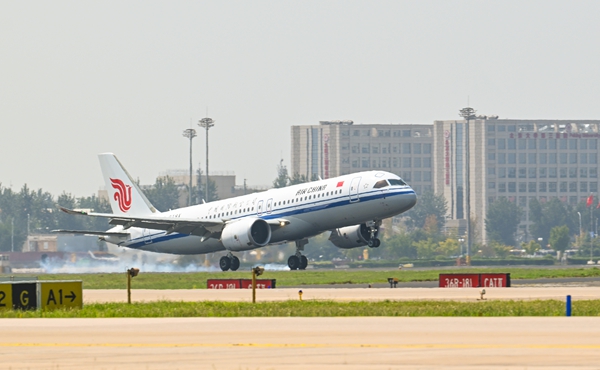 國(guó)航正式引進(jìn)首架C919國(guó)產(chǎn)大飛機(jī)