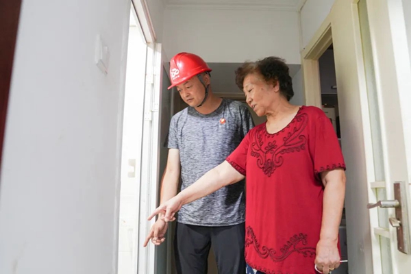 魯谷街道樓門(mén)“大家長(zhǎng)”，助力老舊小區(qū)“逆生長(zhǎng)”