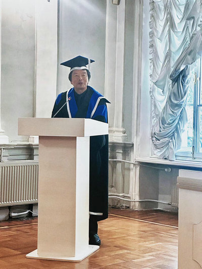 Chinese writer receives honorary doctorate