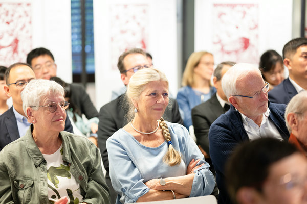 Luxembourg exhibition showcases representative Chinese art form