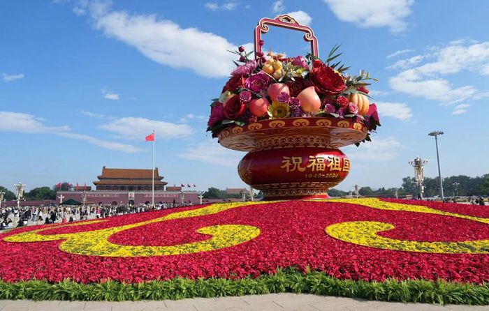 “蔬果飄香”首次亮相 國(guó)慶花壇扮靚天安門(mén)廣場(chǎng)和長(zhǎng)安街沿線