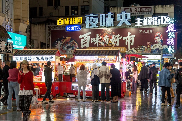 Night economy lights up Linyi, Shandong province