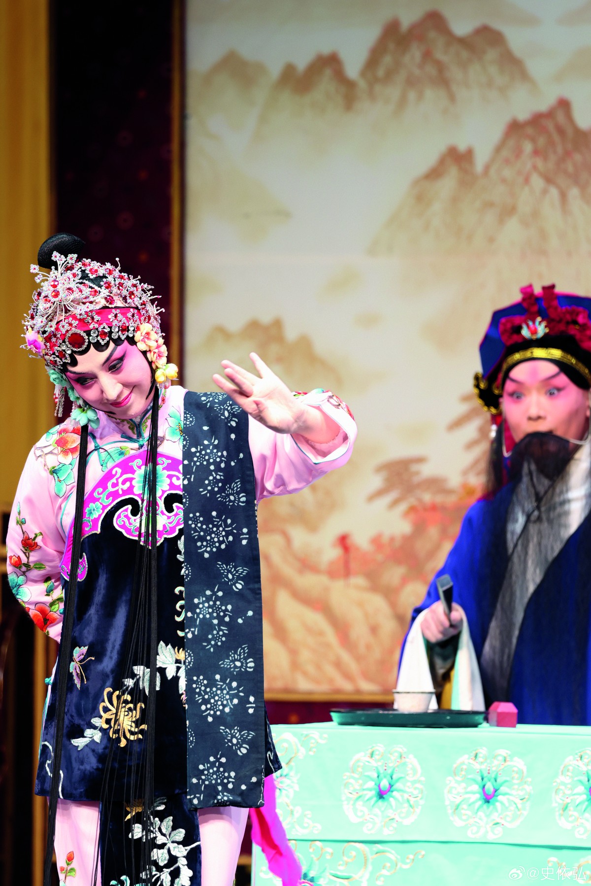 史依弘，一亮嗓就是國色天香