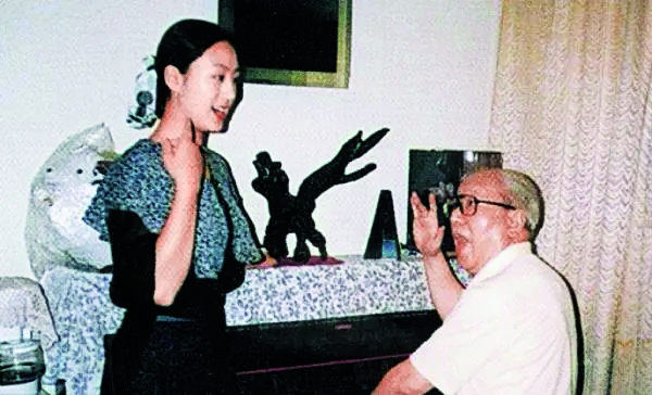 史依弘，一亮嗓就是國色天香